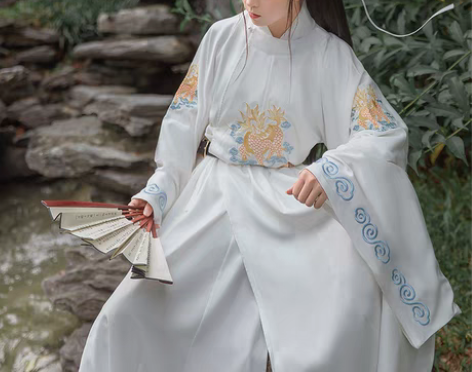 转卖九曲阑珊原创墨麒麟宋制圆领袍绣花汉服男...