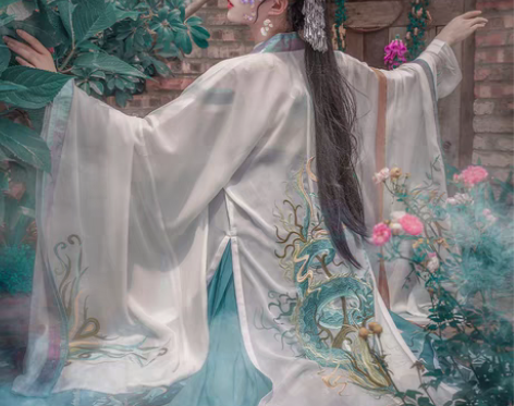 转卖都城南庄汉服青龙大袖衫l码正品重工刺绣...