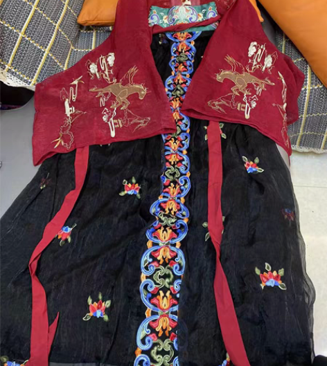 包邮都城南庄 重工刺绣齐胸二件套 全新S码...