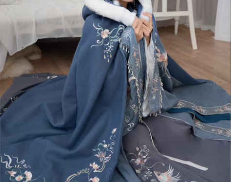 转卖【清梳】原创凝香汉服斗篷女长款刺绣加绒...