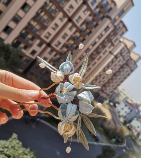 包邮浅蓝缠花发梳一只 包8元运费￥393人...