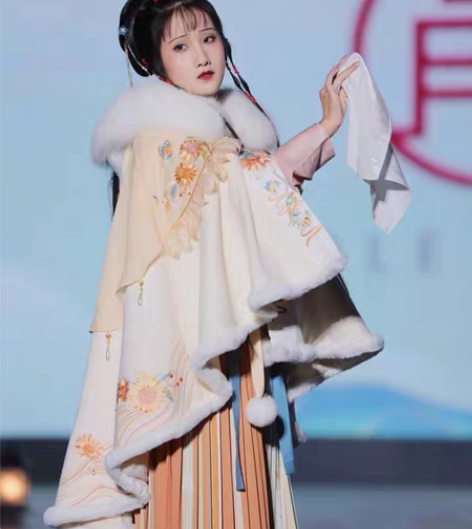 [汉服斗篷出租七月夕国风大典走秀款 葵及春...