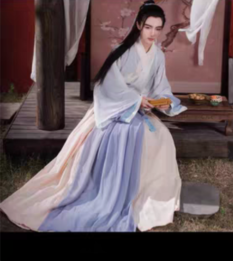 六米摆晋制，买回来就穿过一次，全套出 M码...