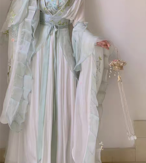 包邮两套汉服一起出,仅试穿,两套7折出33...