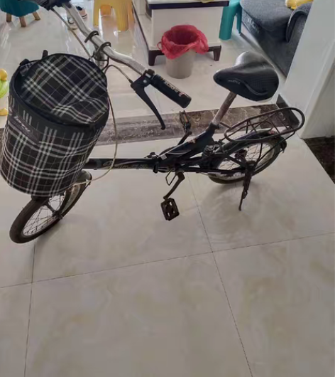 凤凰自行车，可折叠，保利鑫城 感兴趣的话点...