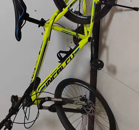 山地车，便宜出售400，刚买一个月 感兴趣...