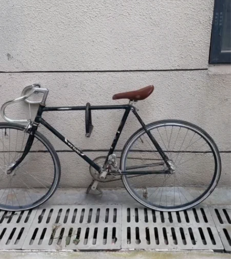 包邮古董自行车,古董摆设,基本都是国外配件...