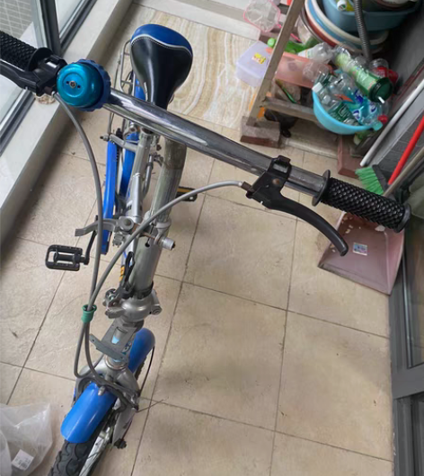 可折叠 儿童自行车带辅助轮子 感兴趣的话点...