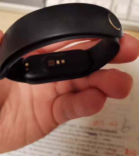 小米6手环，屏幕有小划痕较为深，其他完好，...