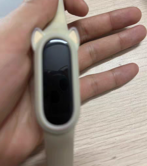 小米手环6，，女生自带，，就戴过三次，无磨...