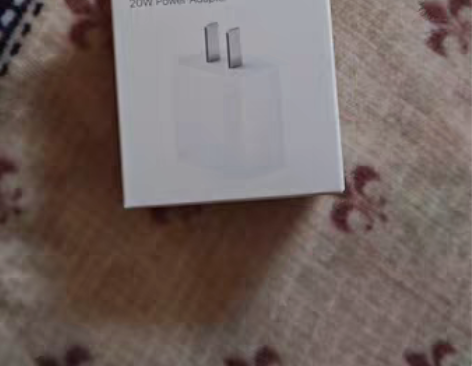 苹果充电头,原装盒子。二手一经售出不退不换...