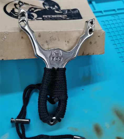 包邮青蝠不锈钢弹弓库存老货外宽8.5，内宽...