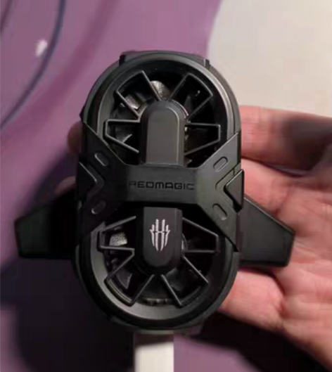 红魔手机散热背夹，同城面交，异地到付 感兴...