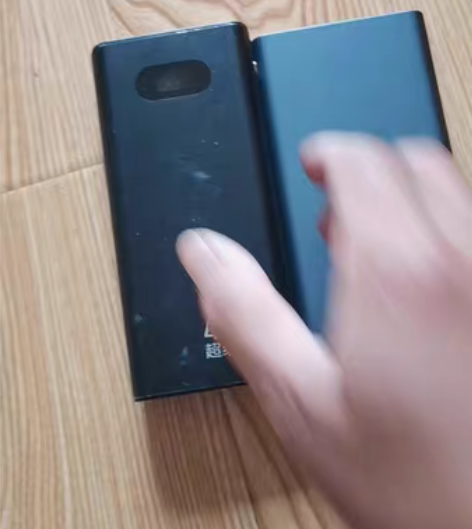 包邮两个充电宝打包出 ，小巧轻便！ 一个快...