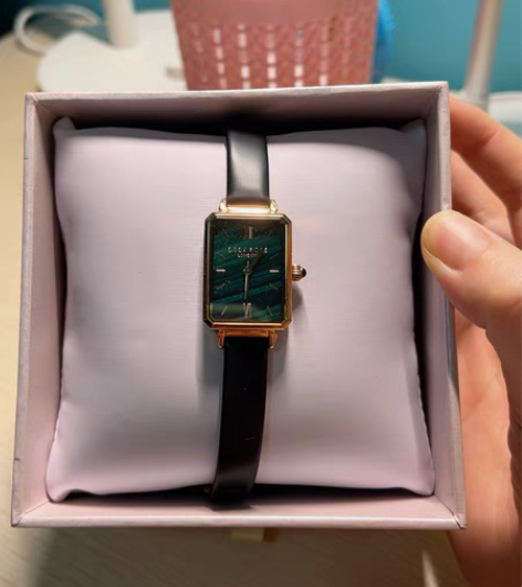 包邮9.5成新LOLA ROSE手表，一个...