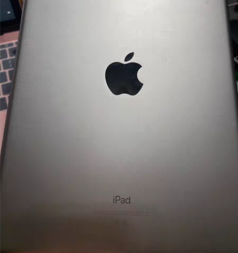 包邮苹果iPad 6代 无任何剐蹭，一直贴...