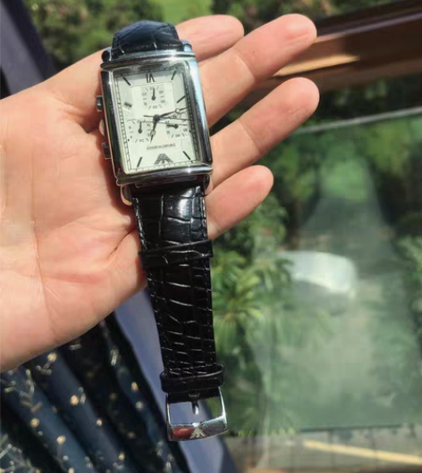 包邮阿玛尼的手表，假一罚万，不要和那些假货...