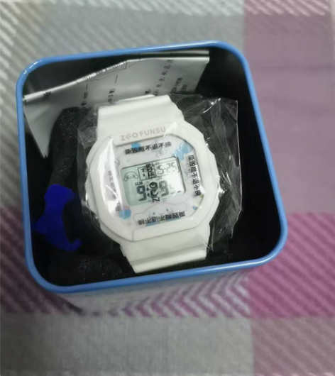 包邮正港zeo三丽鸥玉桂狗手表，便宜出售，...