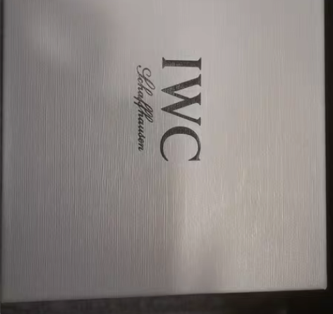 包邮万国手表收纳盒（全新）。 尺寸:长17...