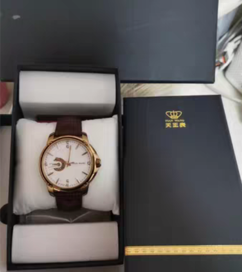 天王机械手表  买了一年多换手表了 转给有...