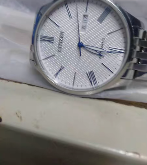 21年买的西铁城品牌手表，一次没戴，全新。...