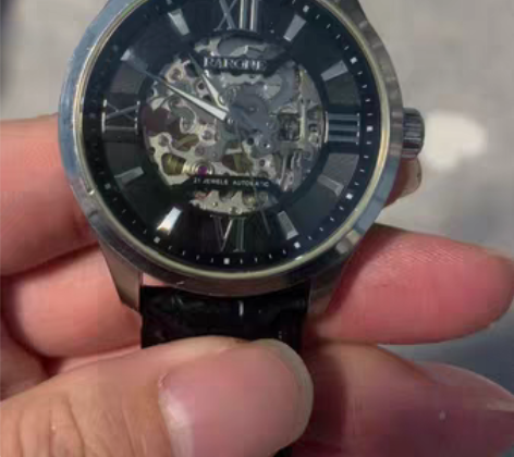 雷诺手表，机械表，成色不错，8成新，可砍价...