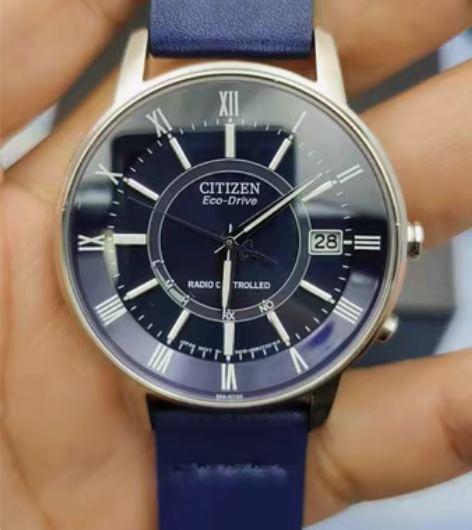 包邮西铁城蓝盘光动能电波男表 该表成色还行...