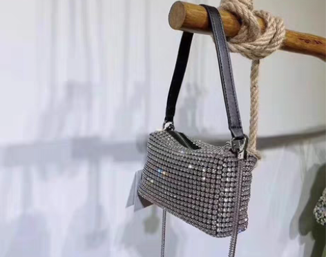 转卖2021新款aw大王水钻包真皮满钻闪钻...