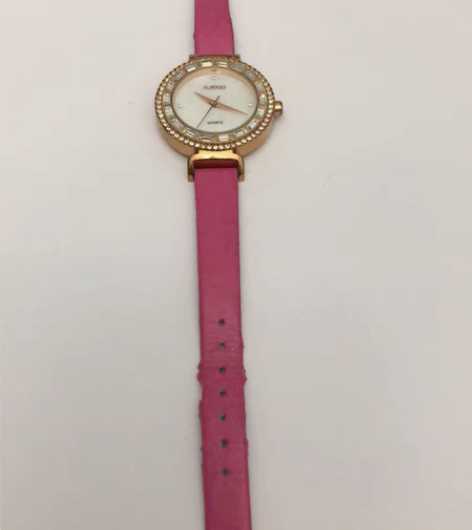 阿吉豆的手表,表带可以去专柜店更换新的,再...