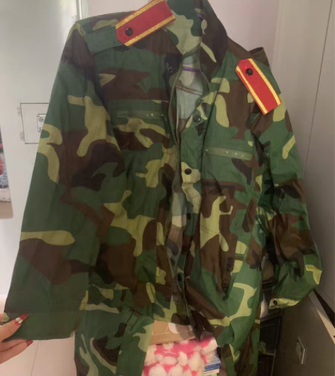 包邮出军训服 买了军训只去了半天没穿过几次...