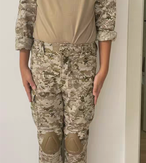 儿童迷彩服，适合春秋穿。 图片中的小朋友身...