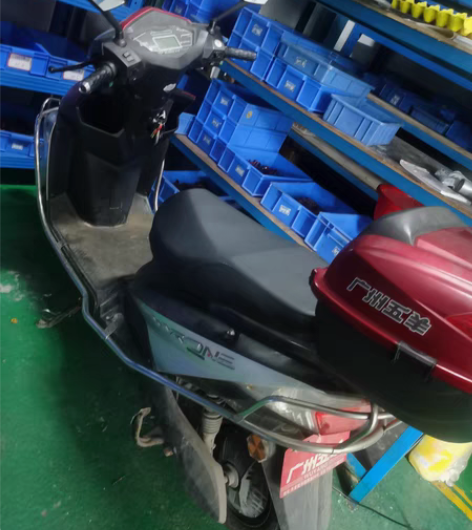 广州五羊电动车一台，70伏，超威电池，九成...