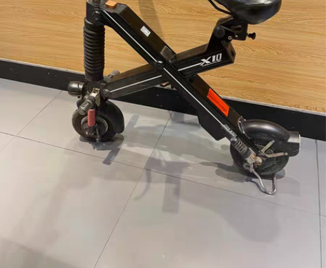 闲置折叠电动车 自提黄岛融创茂 使用了大概...