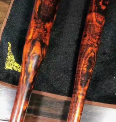 两根黑飘红大红酸枝棒球棍份量重油性足，纹路...