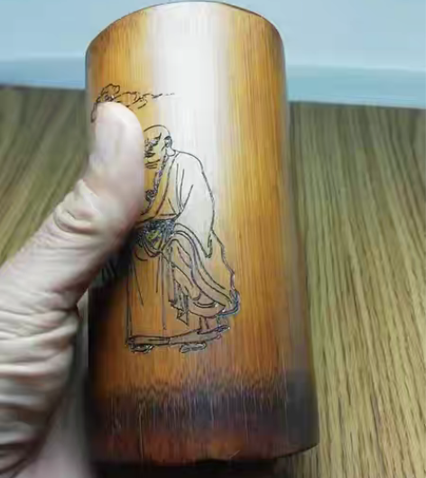 包邮竹笔筒高14.5Cm口径7.7Cm有裂...