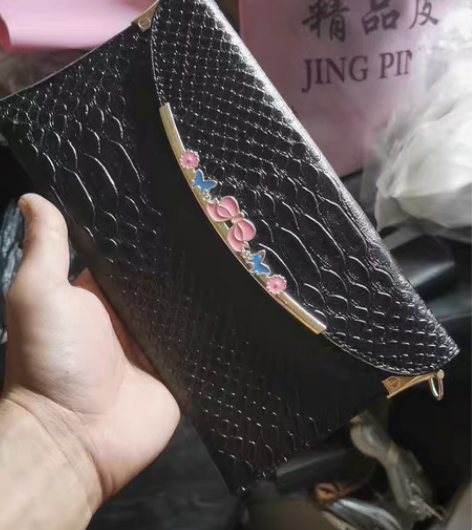 包邮长25高14，清哥家的库存包，背景是库...