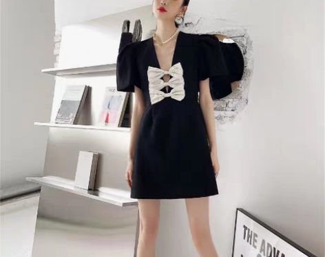 转卖法式裙复古温柔气质甜美黑白泡泡袖设计感...