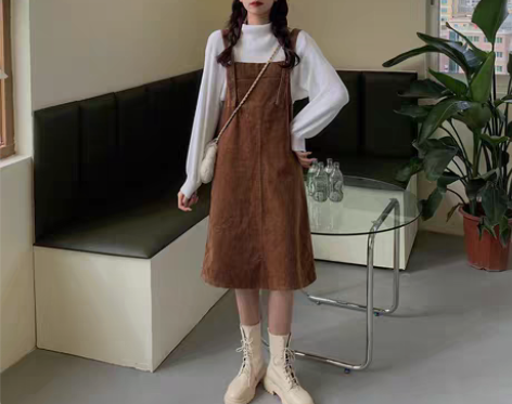 包邮秋季减龄卡其色灯芯绒背带裙女显瘦百搭学...