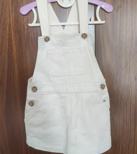 包邮女童白色背带裙 90码 身高80左右可...