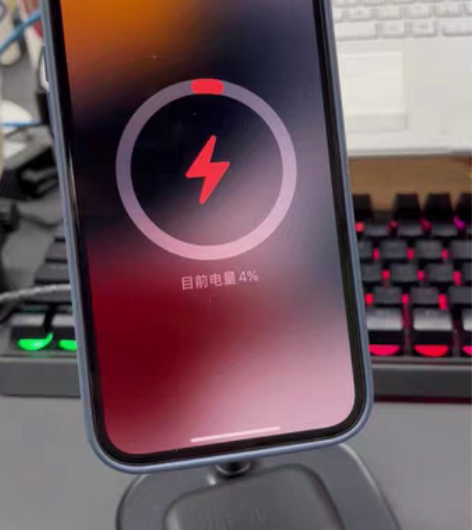 包邮闲置品胜手机无线充电支架。 苹果12/...