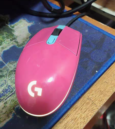 包邮罗技G102鼠标。该鼠标经过翻新，清洗...