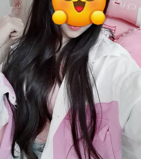 包邮白粉色牛仔外套，穿过两次，平时喜欢裙子...