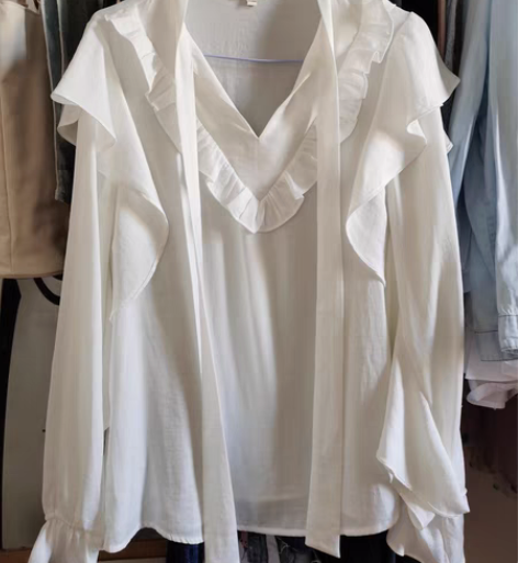 包邮拉夏贝尔荷叶边衬衫 感兴趣的话点“我想...