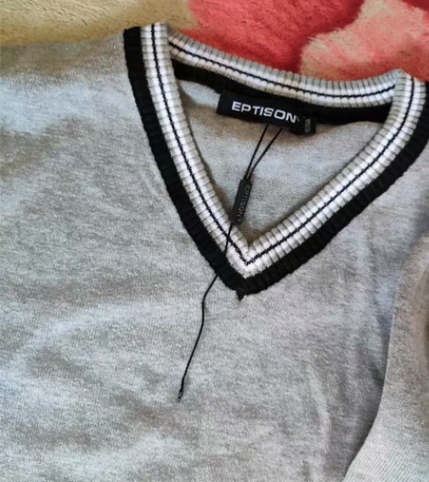 包邮全新V领开衫，轻薄透气，适合185以下...