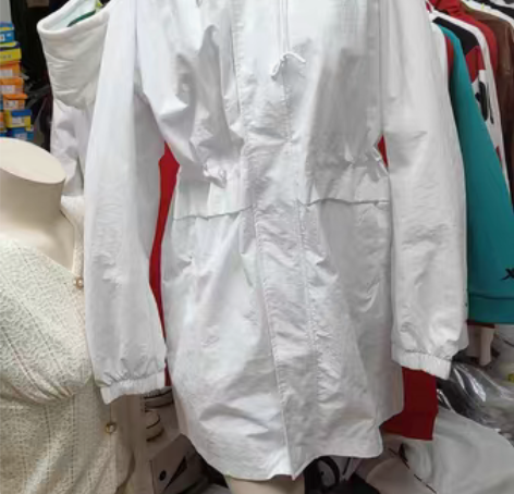 包邮特步连帽中长款外套，防风门襟，腰部内抽...