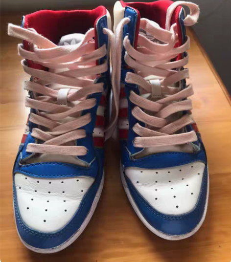 包邮Adidas三叶草限量纪念版鞋子,颜色...