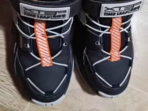 包邮特步男鞋，38码，95新，购于王府井赛...