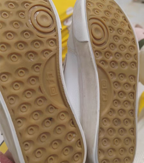 小白鞋回力小白鞋 孩子穿有点小了，便宜转，...