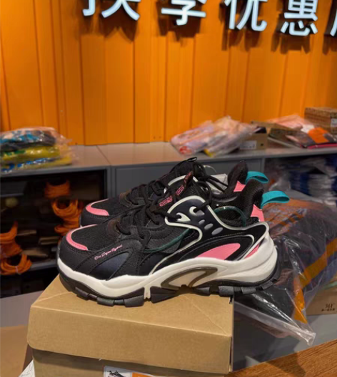 361度女款运动鞋原价379现在只要139...