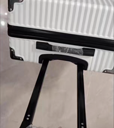 包邮便宜转了！原价三百多的全新品牌行李箱，...